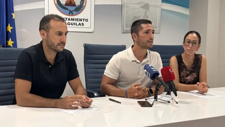 Águilas adelanta sus cuentas y refuerza el control vecinal