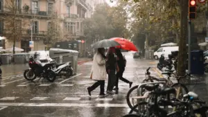 Avisos de AEMET hoy: dónde comprobarlos antes de viajar