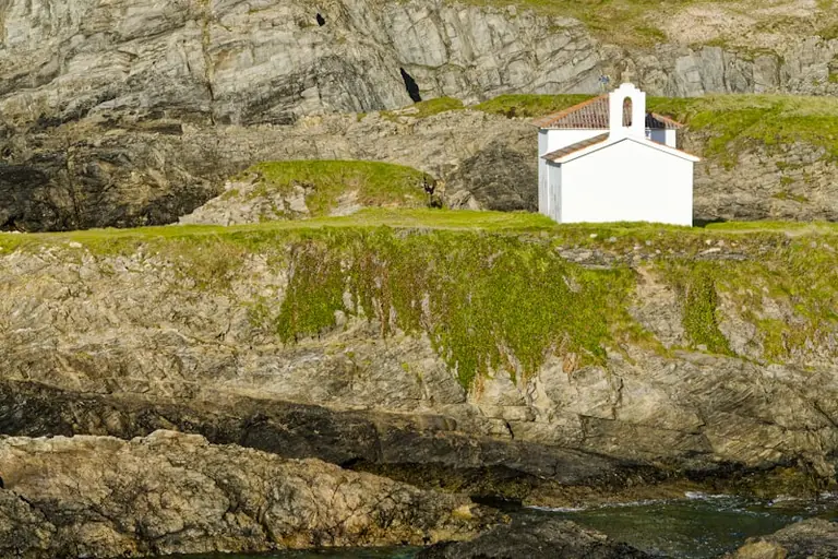 Baena abre la ermita antes de la misa de la Virgen