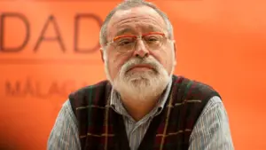 El filósofo Fernando Savater durante una conferencia cultural en la ciudad de Málaga.