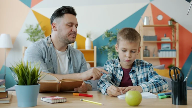 Curso escolar 2026-2027: fechas y ayudas para familias