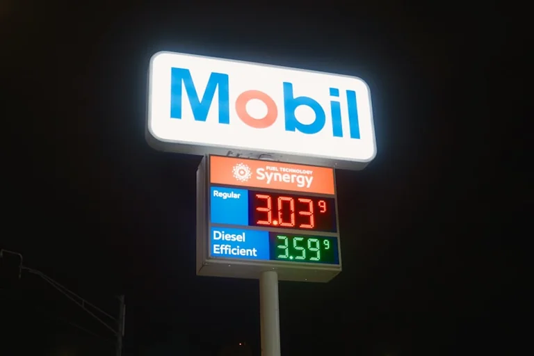 Gasolina y diésel: calcula si compensa desviarte al repostar