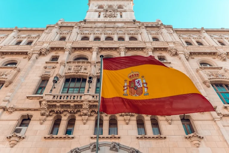PP frente al PSOE: quién tendrá más votos municipales el 23-M de 2027