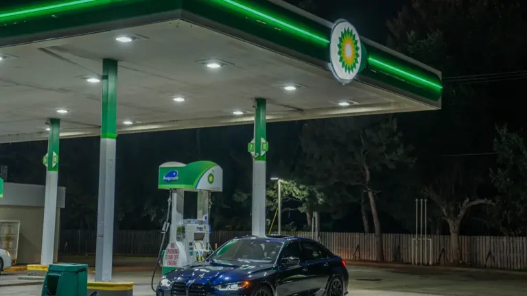 Precios de combustible hoy: guía de ahorro y comparativa en España