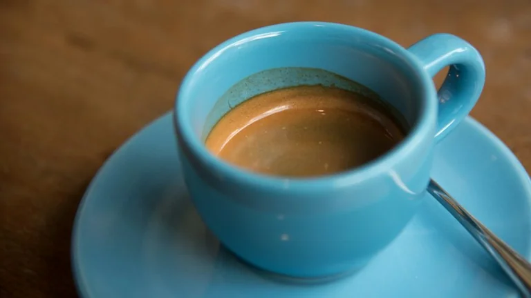 Cafeína por la tarde: mide su efecto en tu descanso