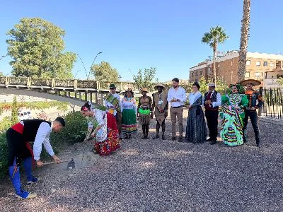 Cinco árboles dejan nuevas raíces culturales en Lorca