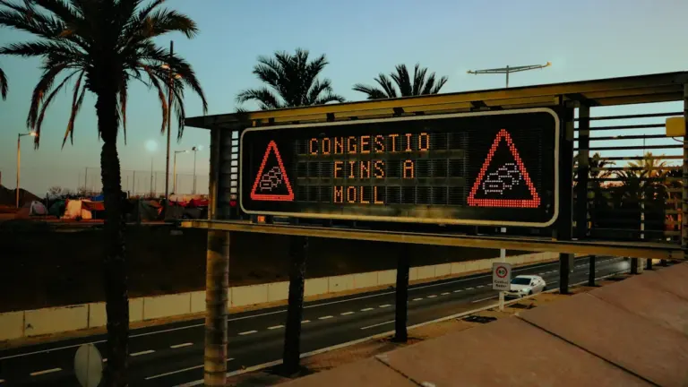 Cómo consultar alertas oficiales antes de viajar por España