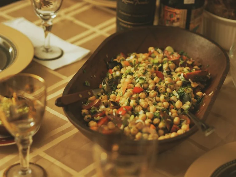 Ensalada templada de garbanzos para llevar al trabajo