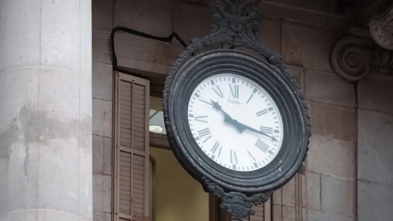25 de octubre de 2026: España retrasa una hora el reloj