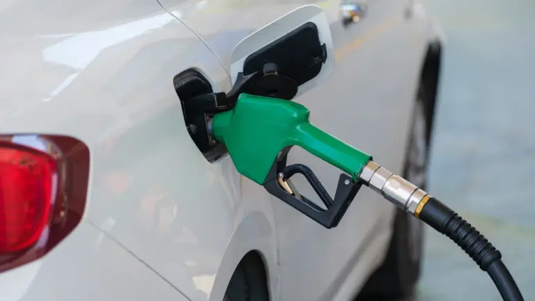 Cómo comparar gasolina y diésel antes de repostar este otoño