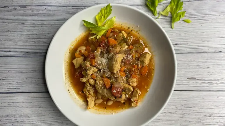 Estofado de alubias blancas y verduras para cocinar el sábado
