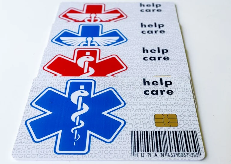 Viajar por Europa con la Tarjeta Sanitaria Europea: qué cubre